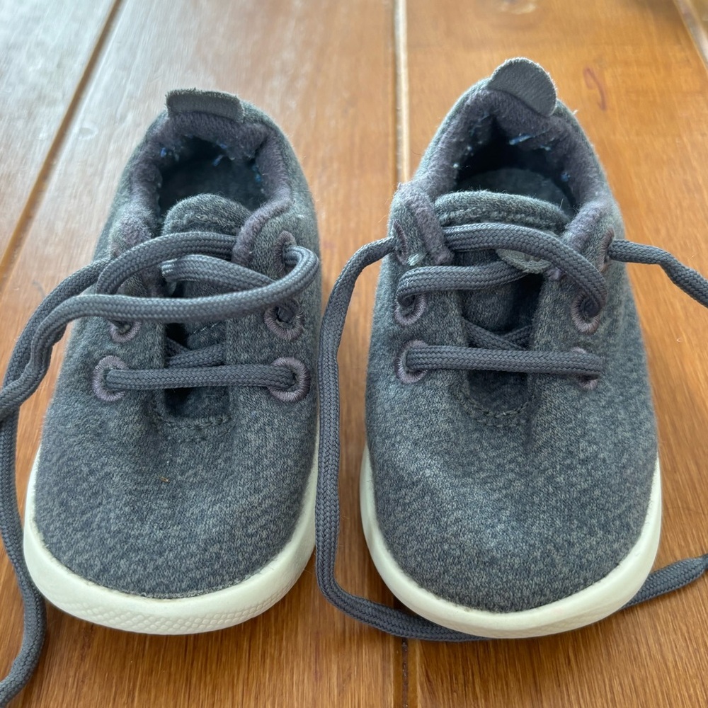 Baby AllBirds Grey size 5